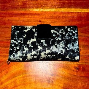 Harvey’s Seatbelt Bag - Folio Snap Wallet